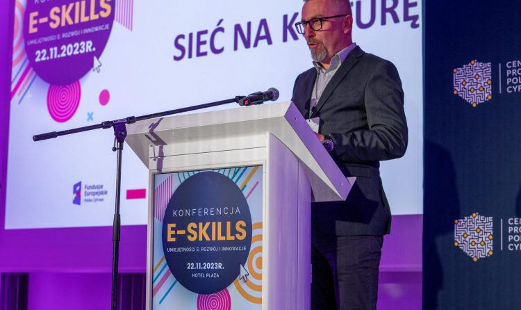 Prezes Norbert Ogłaza na konferencji „E-SKILLS – Umiejętności E: Rozwój i Innowacje”.