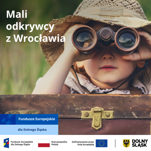 Kilkuletnie dziecko patrzy przez lornetkę. Projekt "Mali odkrywcy z Wrocławia".